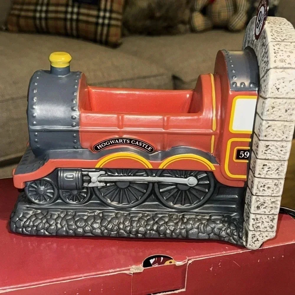 NWT SCENTSY Harry Potter Platform 9 3/4 Full Size Wax Melt Warmer Plug In